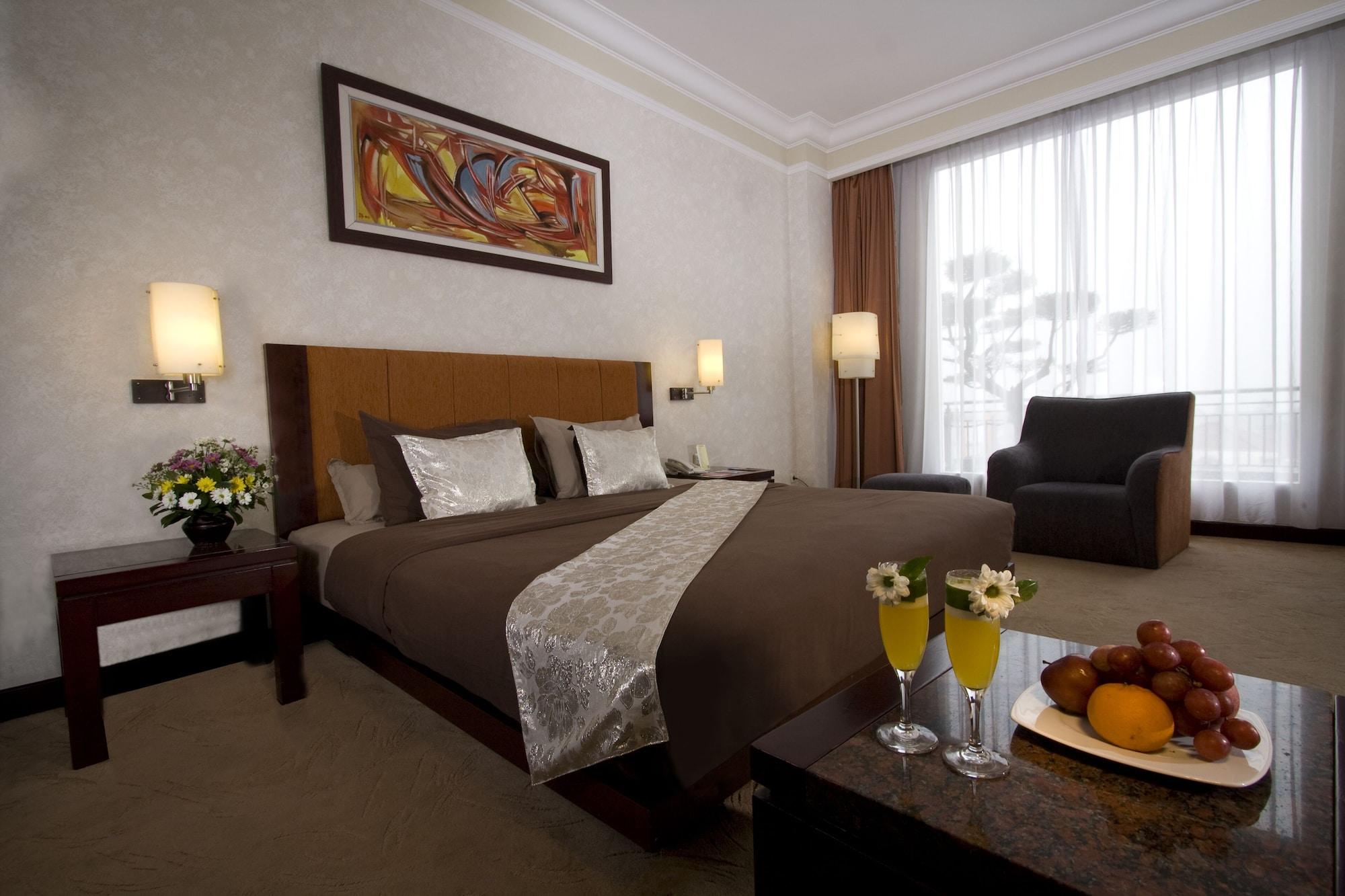 Grand Wahid Hotel Salatiga Kültér fotó