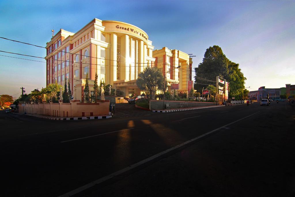 Grand Wahid Hotel Salatiga Kültér fotó