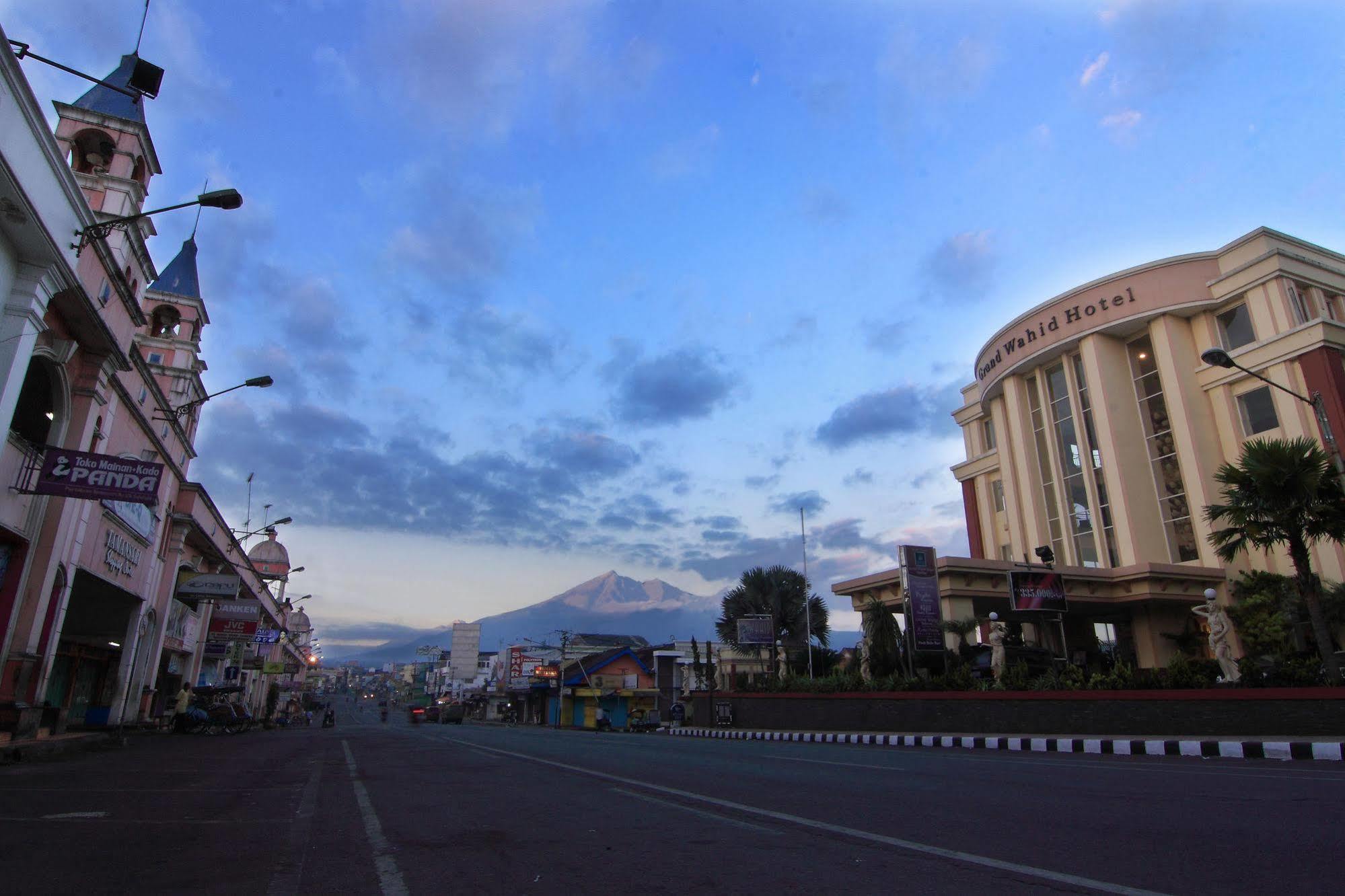 Grand Wahid Hotel Salatiga Kültér fotó
