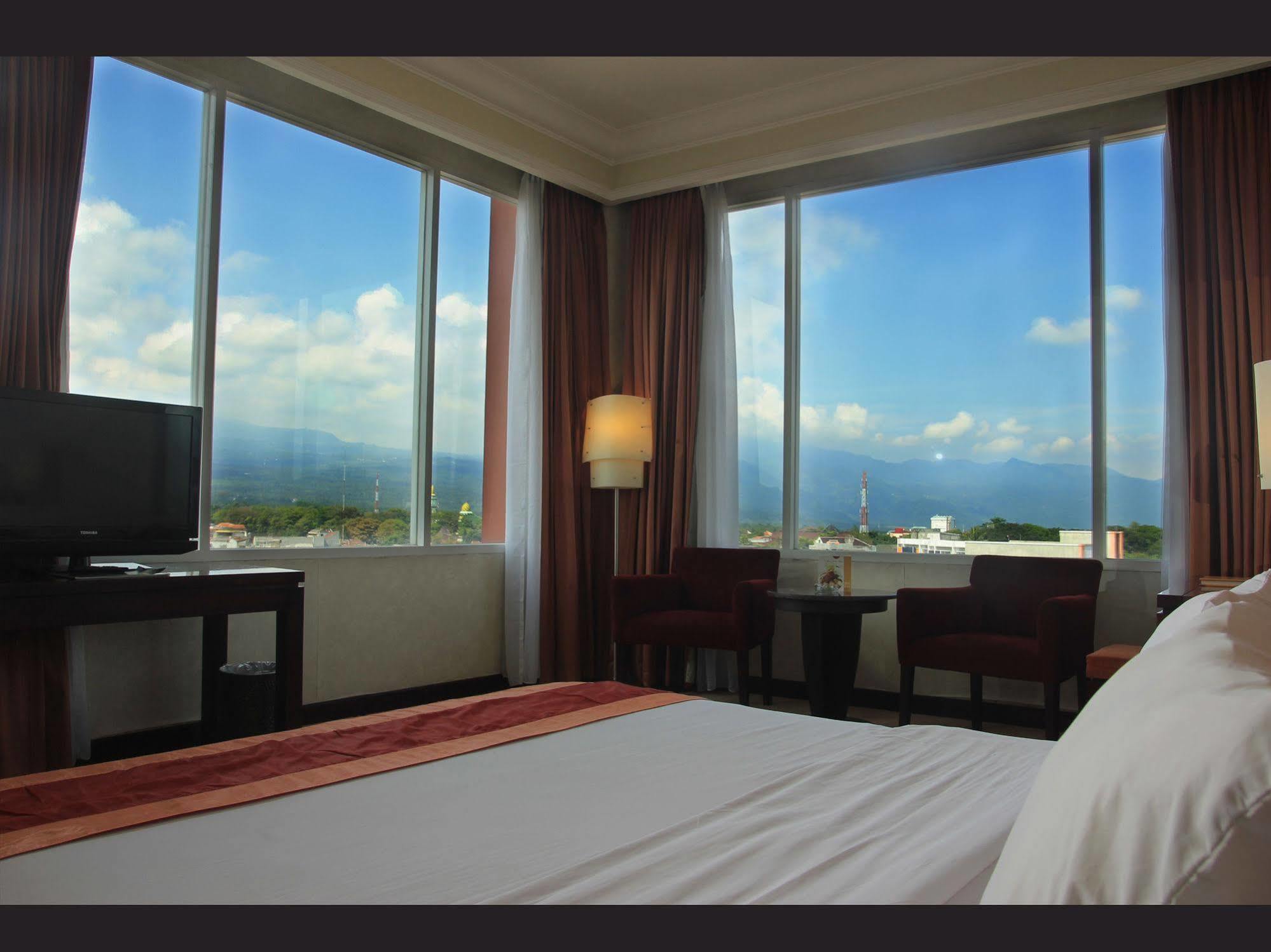 Grand Wahid Hotel Salatiga Kültér fotó
