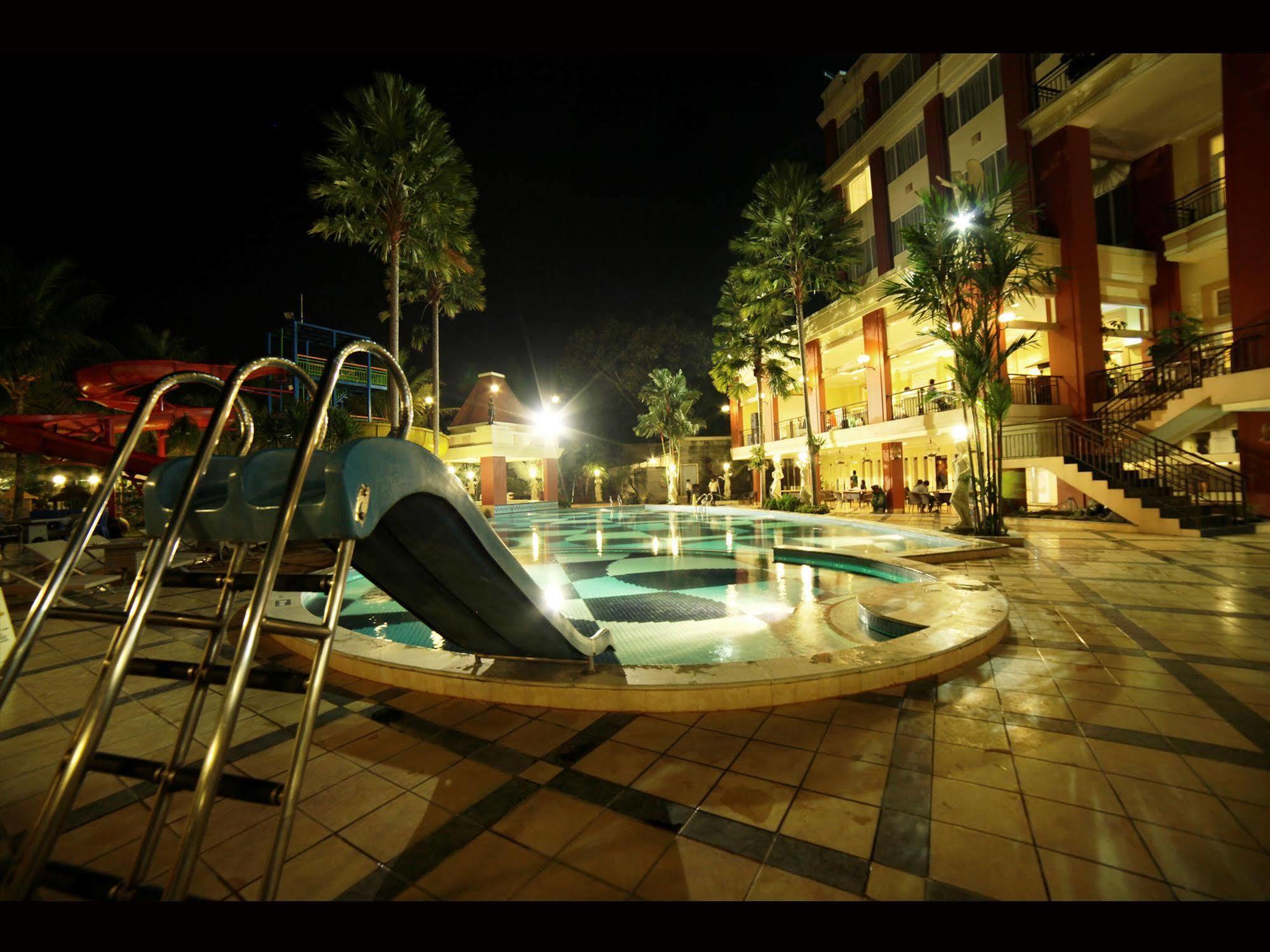 Grand Wahid Hotel Salatiga Kültér fotó