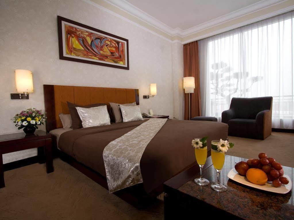 Grand Wahid Hotel Salatiga Kültér fotó